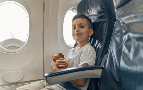A partir de que idade crianÃ§as podem viajar de aviÃ£o?